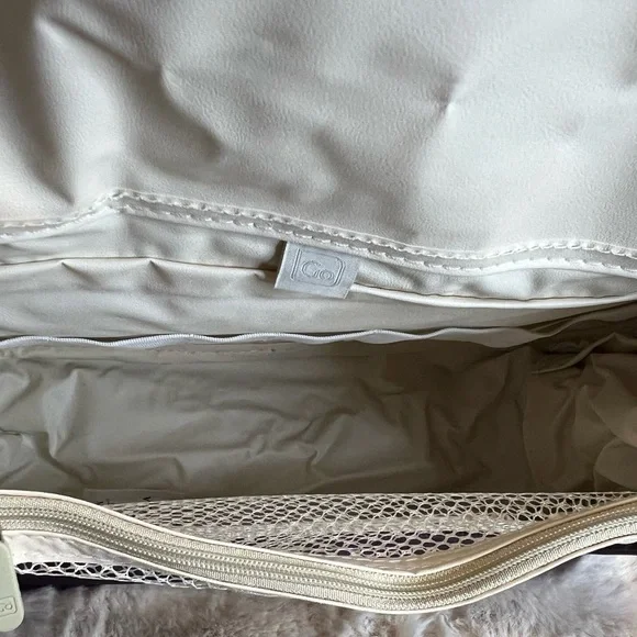 GO HANGING TOILETRY ZIPPERED BAG - Picture 8 of 10